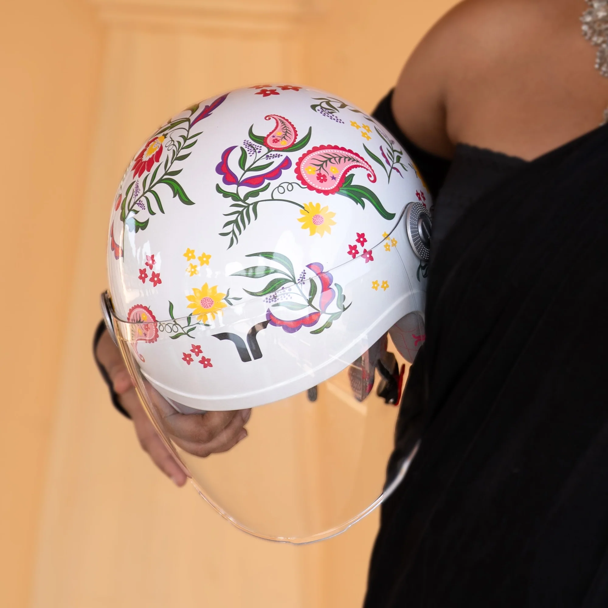 Flora - Pearl White - Image 8
